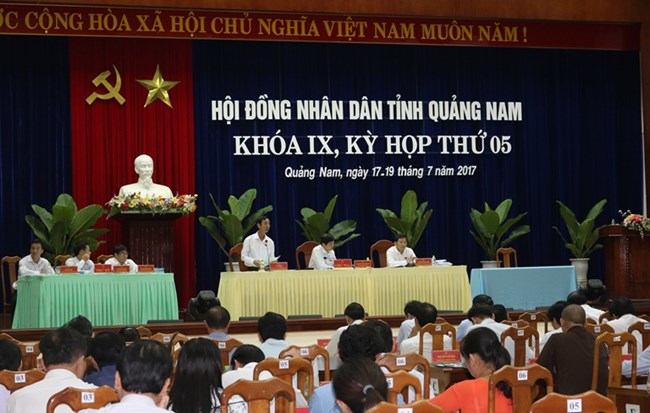 Hội đồng nhân dân tỉnh Quảng Nam thông qua Nghị quyết xây dựng 4 thủy điện nhỏ tại vùng thường xuyên xảy ra động đất gây nhiều tranh cãi (Thời sự trưa 19/7/2017)